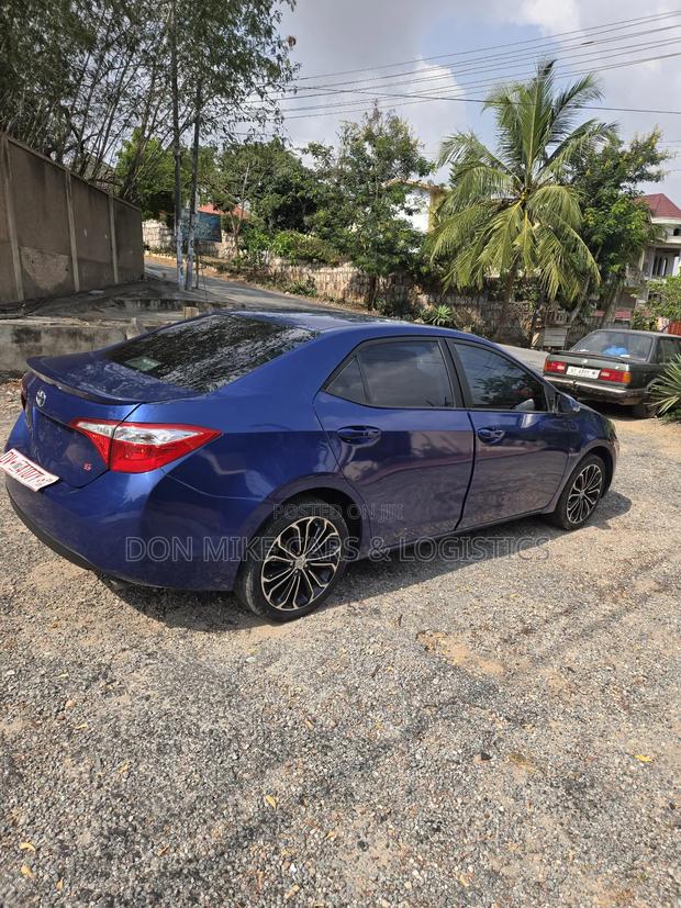 Toyota Corolla S 4dr Sedan (1.8L 4cyl CVT) 2016 Blue photo 13