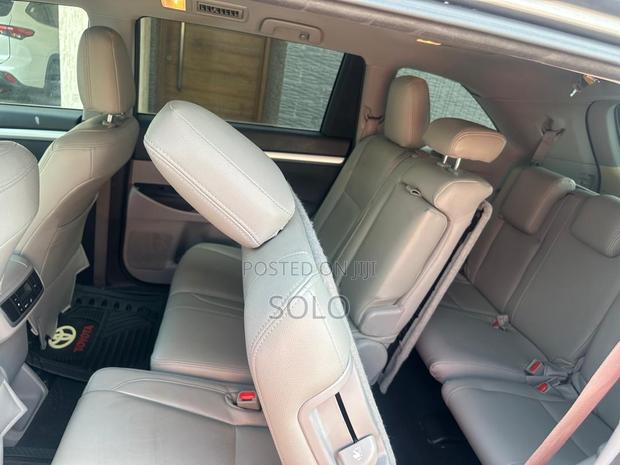 Toyota Highlander LE 4x2 (2.7L 4cyl 6A) 2018 Gray