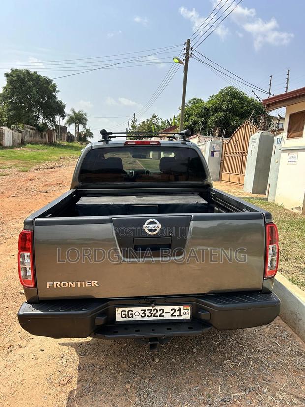 Nissan Pick-Up 2006 Green