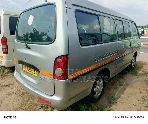 Hyundai H-100 2000 Silver photo 2