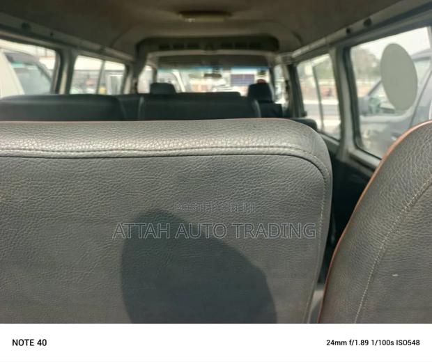 Hyundai H-100 2000 Silver photo 3