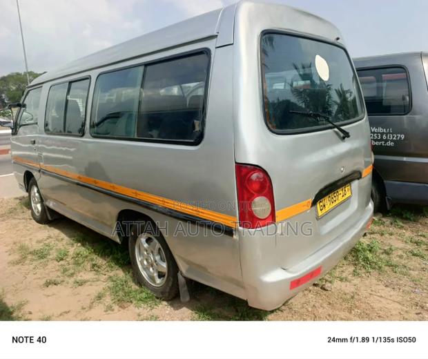 Hyundai H-100 2000 Silver photo 4