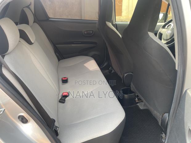 Toyota Vitz 1.3 FWD 5dr 2012 Silver