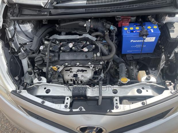 Toyota Vitz 1.3 FWD 5dr 2012 Silver