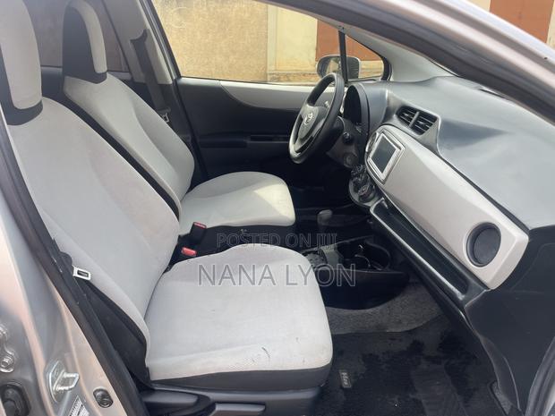 Toyota Vitz 1.3 FWD 5dr 2012 Silver