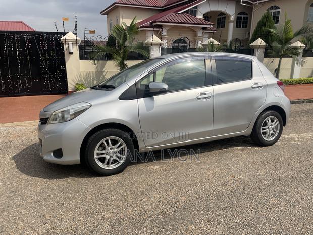 Toyota Vitz 1.3 FWD 5dr 2012 Silver