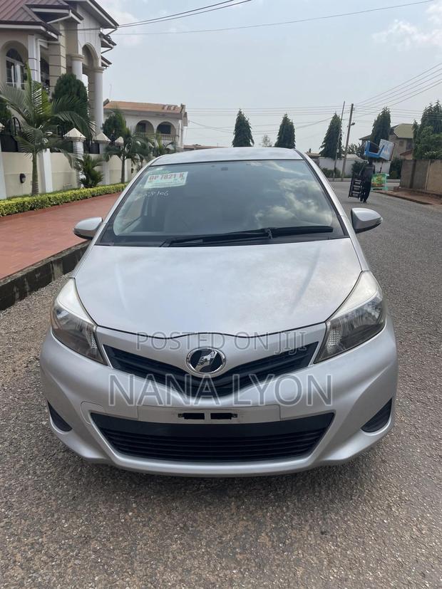 Toyota Vitz 1.3 FWD 5dr 2012 Silver