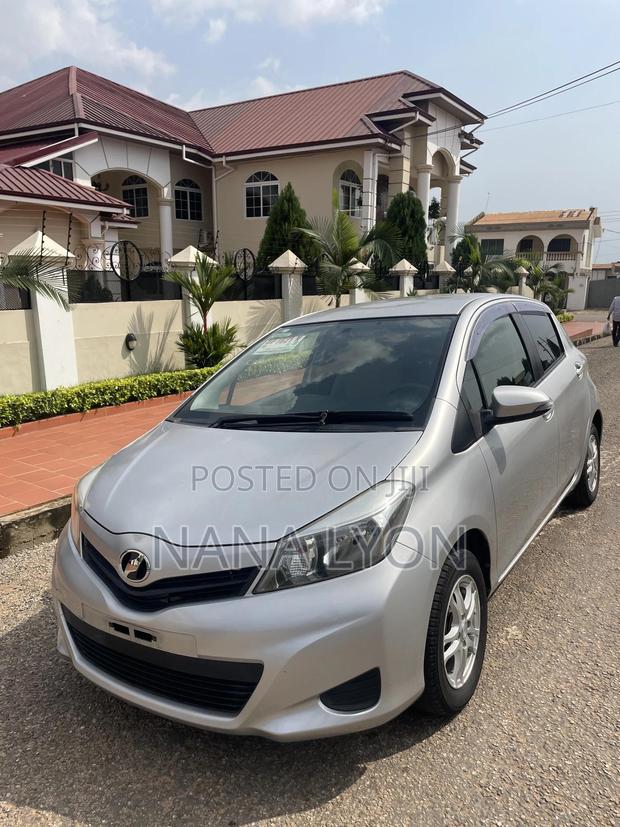 Toyota Vitz 1.3 FWD 5dr 2012 Silver