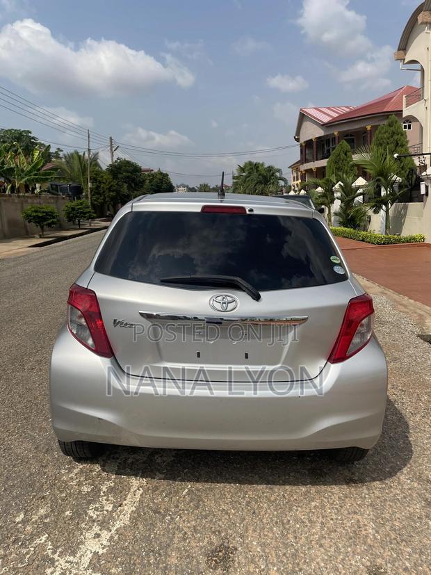 Toyota Vitz 1.3 FWD 5dr 2012 Silver