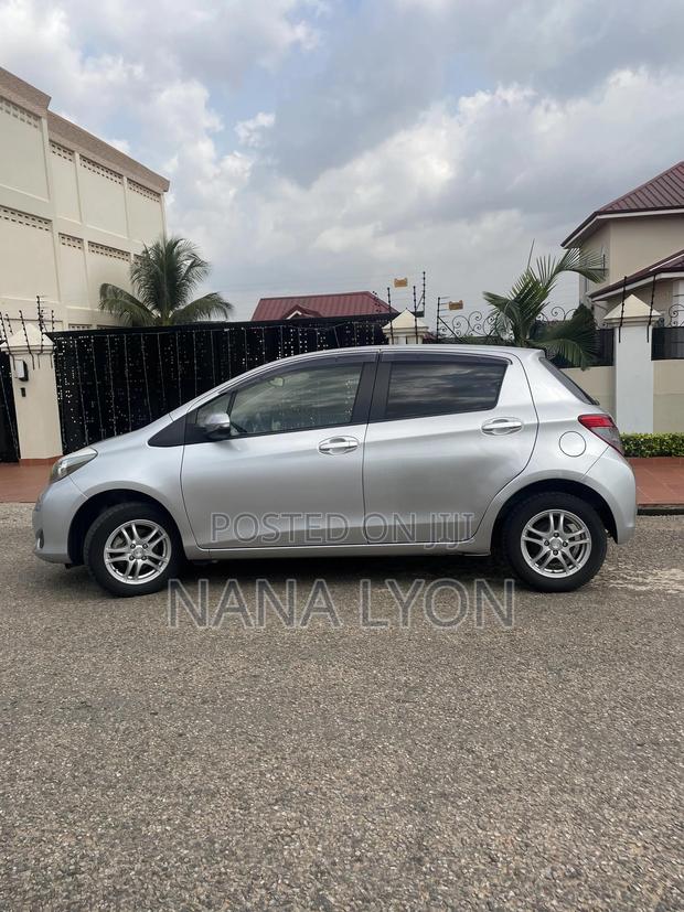 Toyota Vitz 1.3 FWD 5dr 2012 Silver