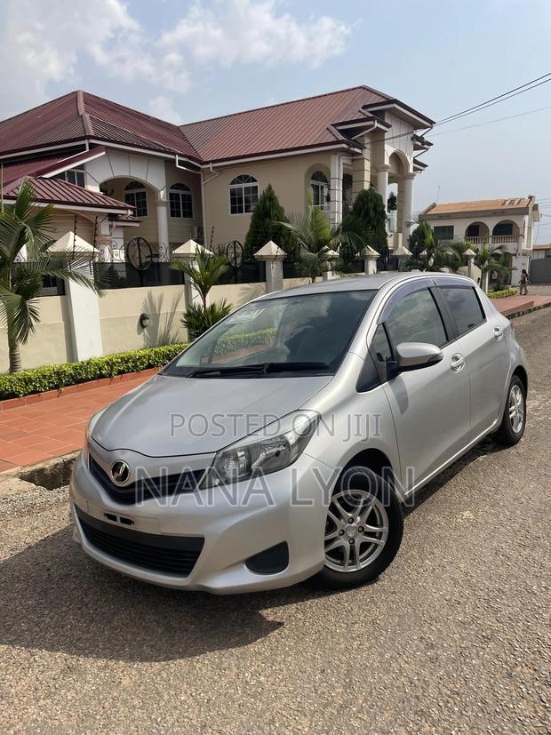 Toyota Vitz 1.3 FWD 5dr 2012 Silver