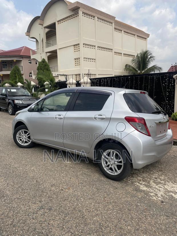 Toyota Vitz 1.3 FWD 5dr 2012 Silver