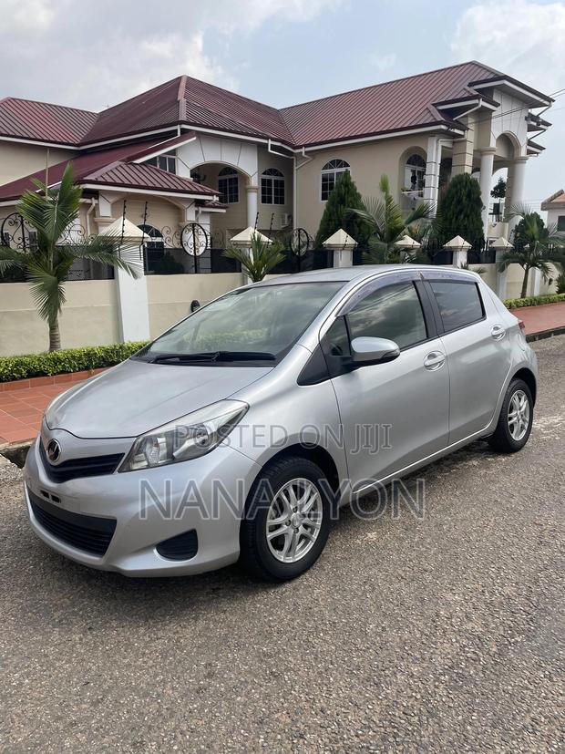 Toyota Vitz 1.3 FWD 5dr 2012 Silver