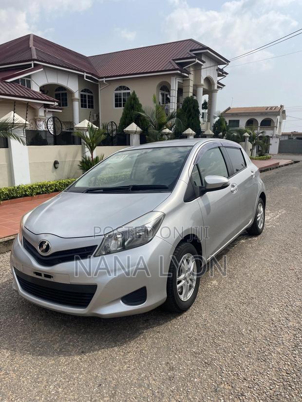 Toyota Vitz 1.3 FWD 5dr 2012 Silver