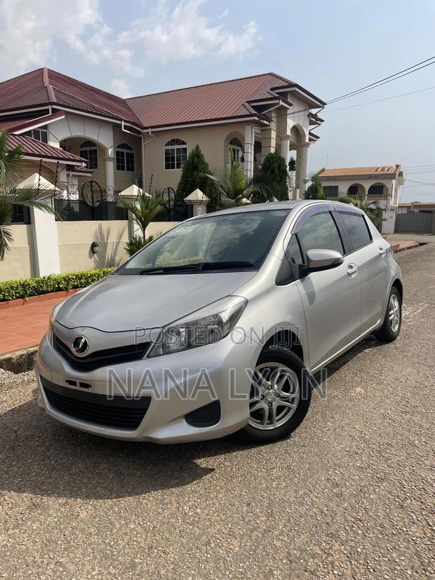 Toyota Vitz 1.3 FWD 5dr 2012 Silver