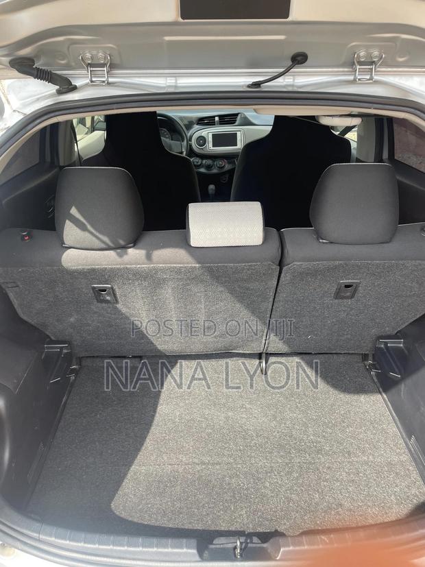 Toyota Vitz 1.3 FWD 5dr 2012 Silver