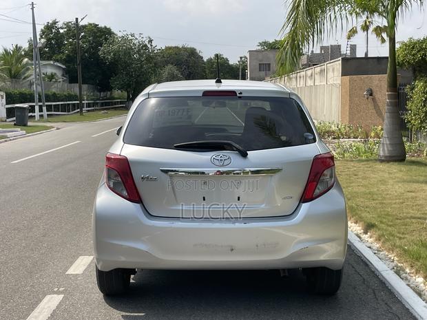 Toyota Vitz 1.3 FWD 5dr 2012 Silver