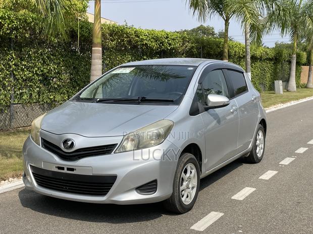 Toyota Vitz 1.3 FWD 5dr 2012 Silver
