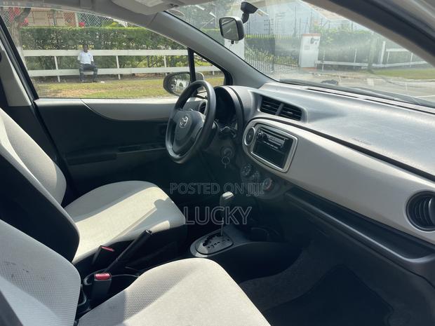 Toyota Vitz 1.3 FWD 5dr 2012 Silver