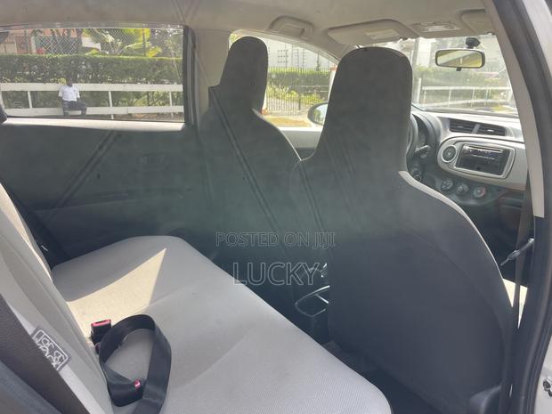 Toyota Vitz 1.3 FWD 5dr 2012 Silver