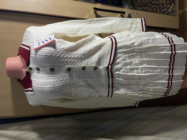 Beautiful Top and Down Dresses in Sizes · Photo 4