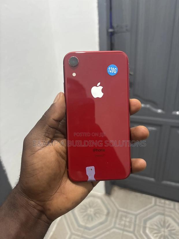 Apple iPhone XR 128 GB Red · Photo 4