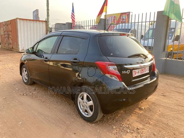 Toyota Vitz 1.3 FWD 5dr 2014 Black