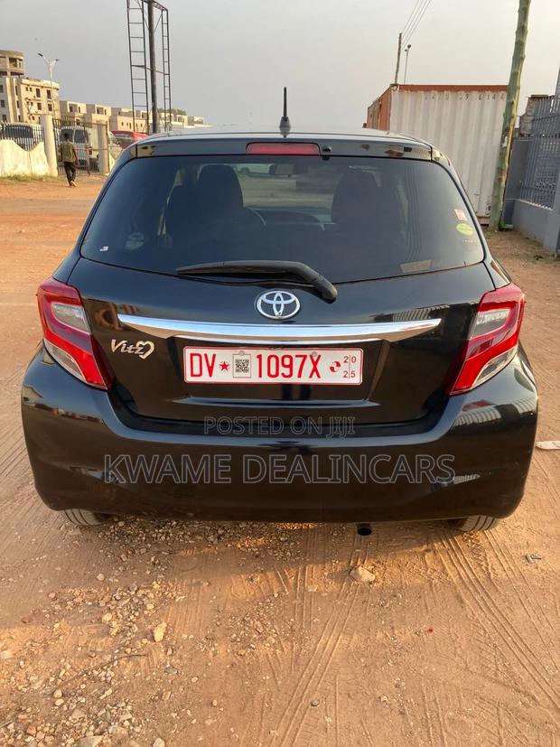 Toyota Vitz 1.3 FWD 5dr 2014 Black