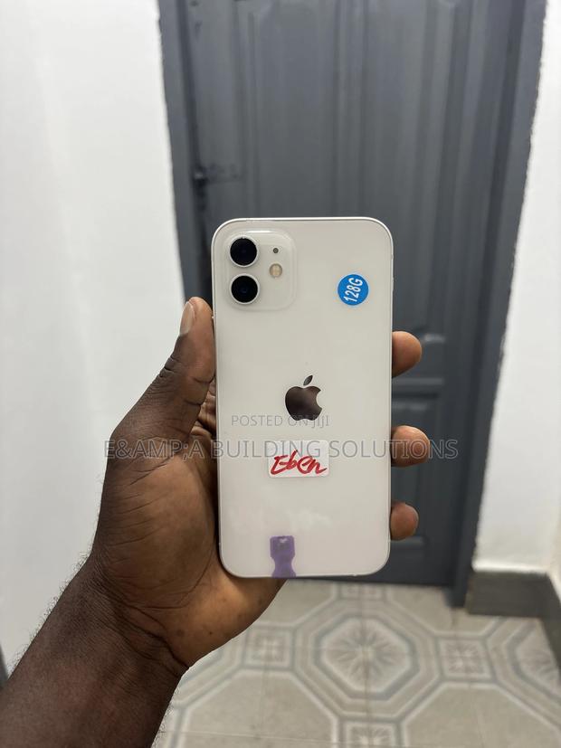 Apple iPhone 12 128 GB White · Photo 3