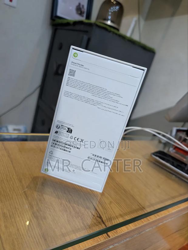 New Apple iPhone 17 Pro Max 256 GB Blue photo 2