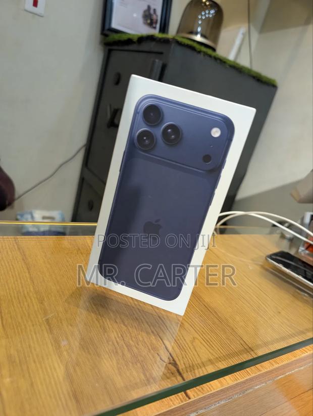New Apple iPhone 17 Pro Max 256 GB Blue photo 3