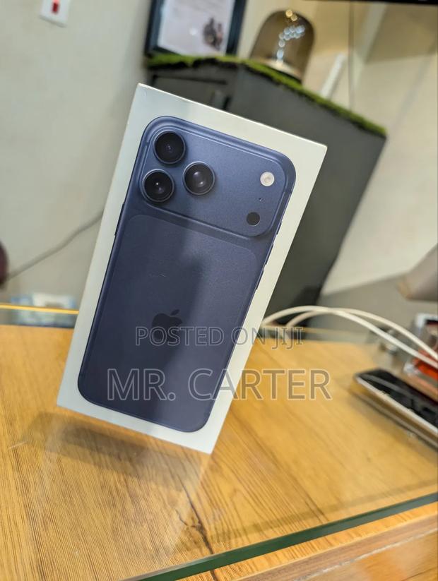 New Apple iPhone 17 Pro Max 256 GB Blue photo 6