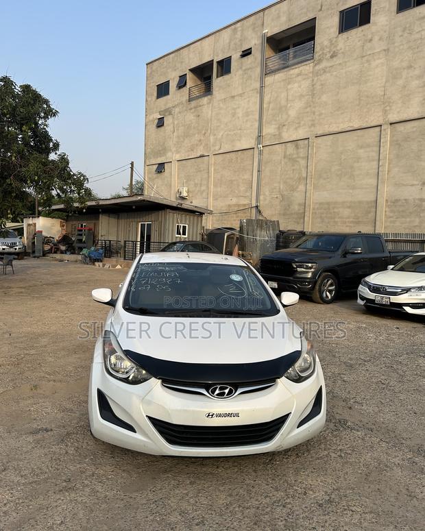 Hyundai Elantra SE Sedan FWD (1.8L 4cyl 6M) 2016 White