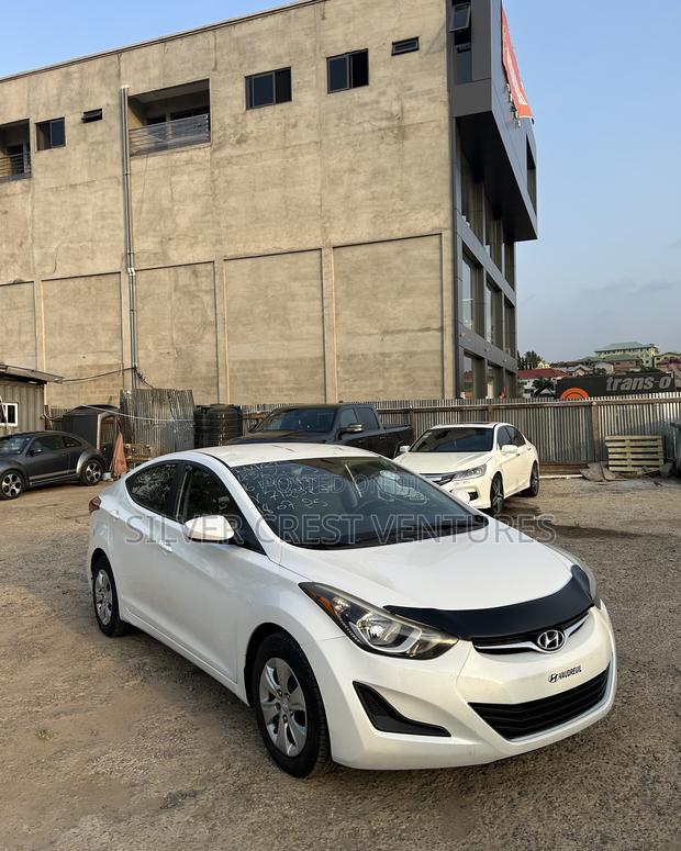 Hyundai Elantra SE Sedan FWD (1.8L 4cyl 6M) 2016 White