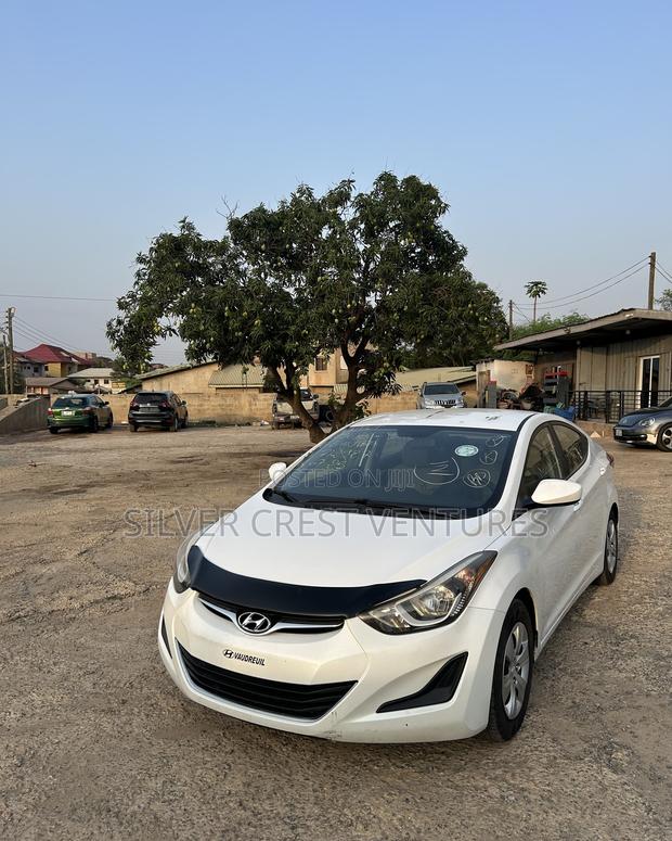 Hyundai Elantra SE Sedan FWD (1.8L 4cyl 6M) 2016 White