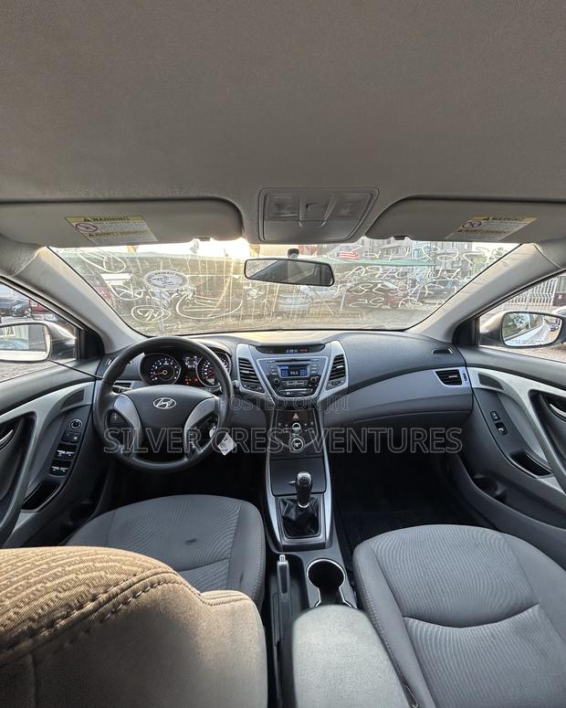 Hyundai Elantra SE Sedan FWD (1.8L 4cyl 6M) 2016 White