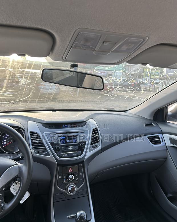 Hyundai Elantra SE Sedan FWD (1.8L 4cyl 6M) 2016 White