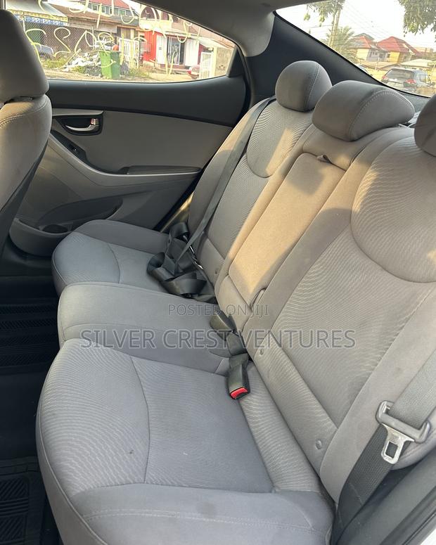 Hyundai Elantra SE Sedan FWD (1.8L 4cyl 6M) 2016 White