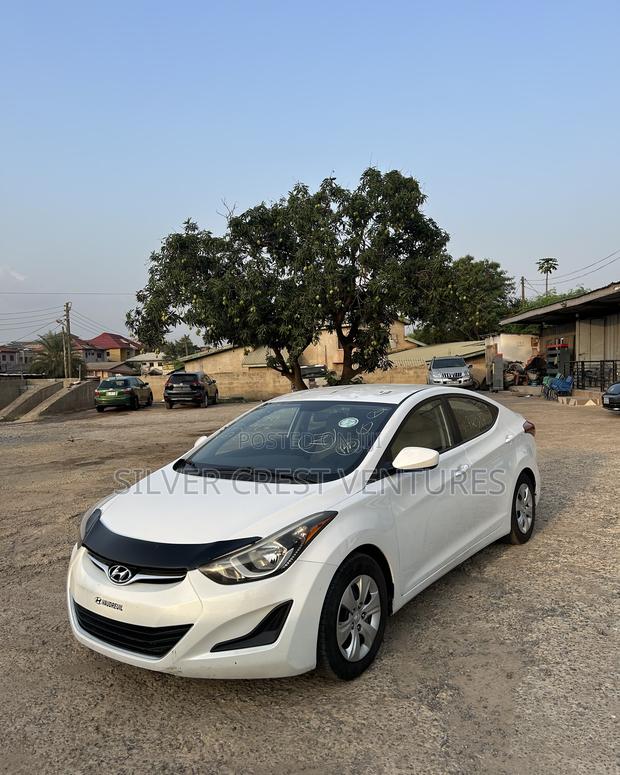Hyundai Elantra SE Sedan FWD (1.8L 4cyl 6M) 2016 White