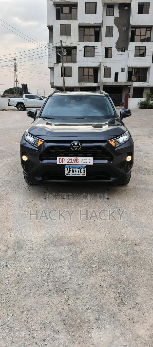 Toyota RAV4 XLE 2022 Gray