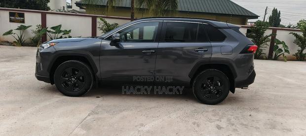 Toyota RAV4 XLE 2022 Gray