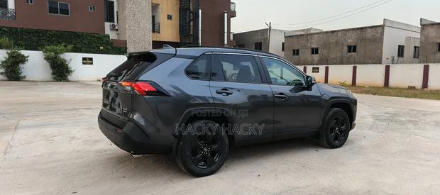 Toyota RAV4 XLE 2022 Gray