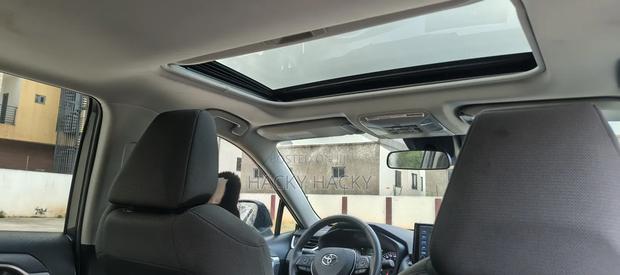 Toyota RAV4 XLE 2022 Gray