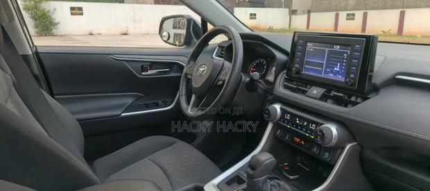 Toyota RAV4 XLE 2022 Gray