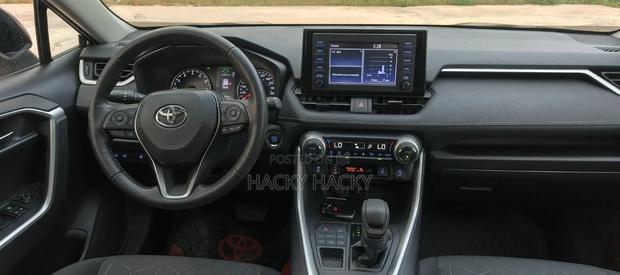 Toyota RAV4 XLE 2022 Gray