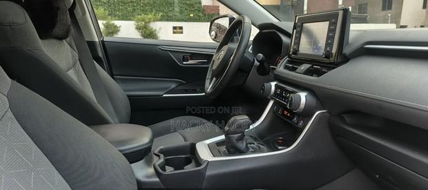 Toyota RAV4 XLE 2022 Gray
