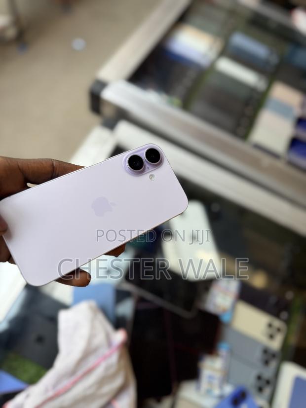 Apple iPhone 17 256 GB Purple · Photo 4