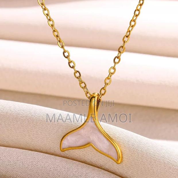 Non Tarnish Stainless Steel Necklace · Photo 2