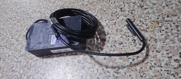 Microsoft Surface Adapter Pro 4 and 5 15v4 · Photo 2