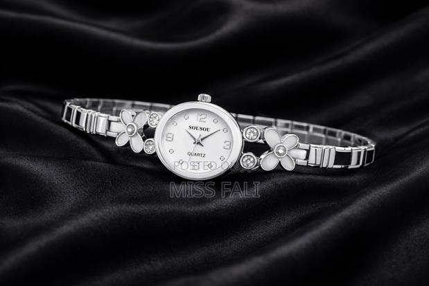 Blossom Pearl Watch · Photo 4